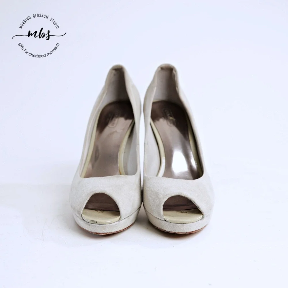 Coach Suede Y2K‎ Platform Stiletto Peep Toe Heel Pumps Light Gray Women 8.5